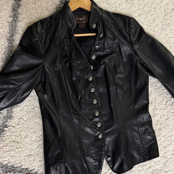 Danier Women's Sleek Black Leather Jacket - Picture 8 of 10